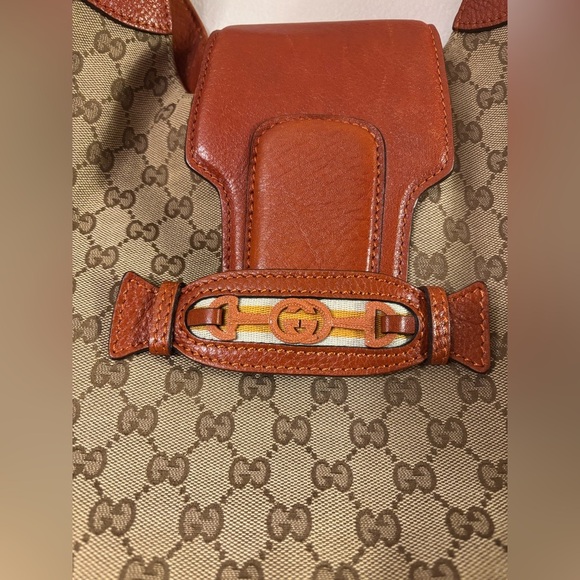 Gucci Beige and Burgundy Hobo Bag - Picture 4 of 10